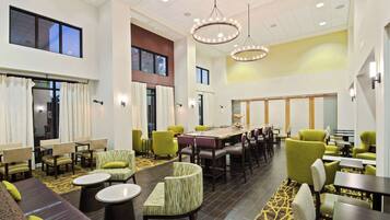 TĂ€gliches inbegriffenes kontinentales FrĂŒhstĂŒck