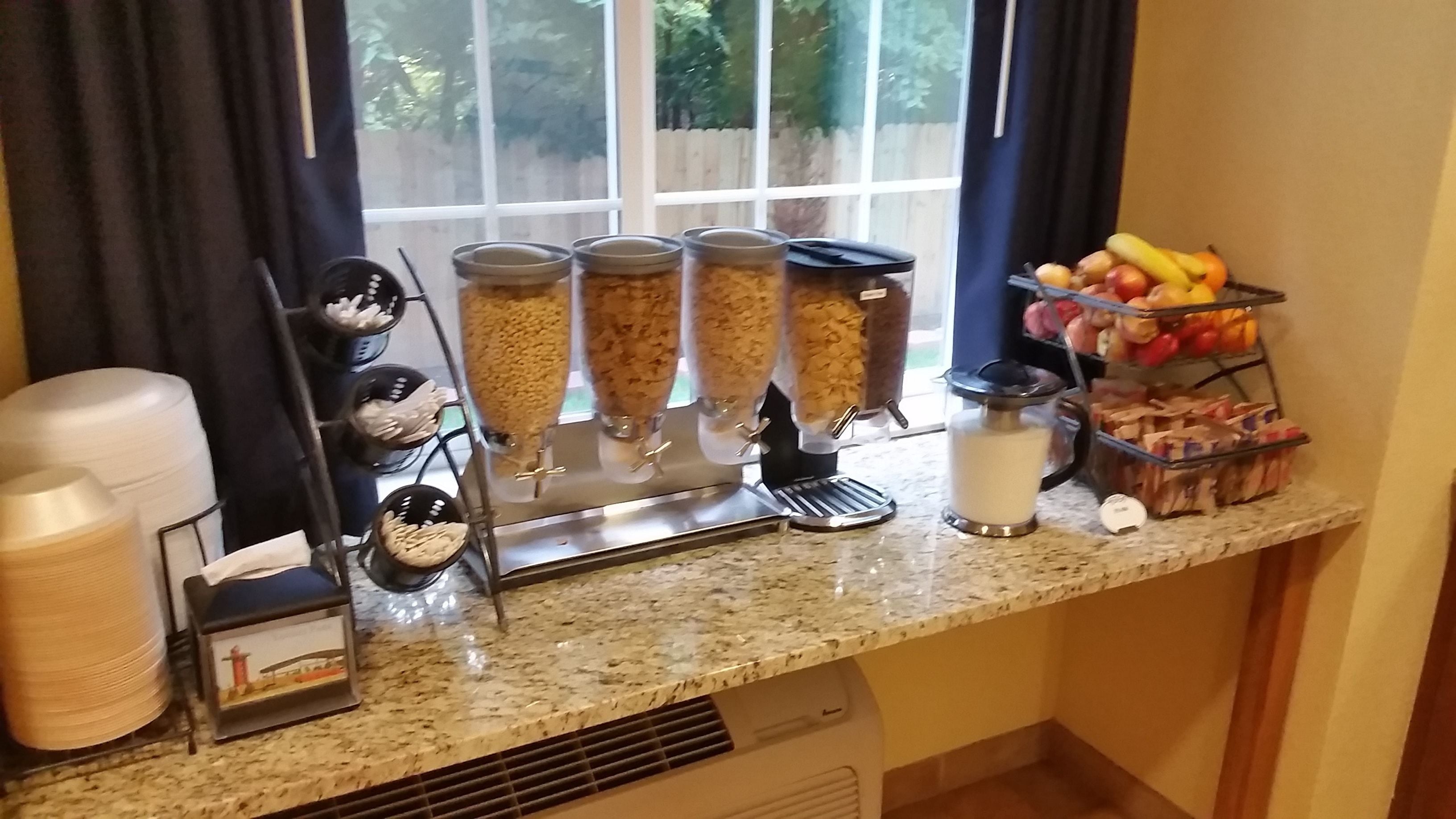 free daily continental breakfast