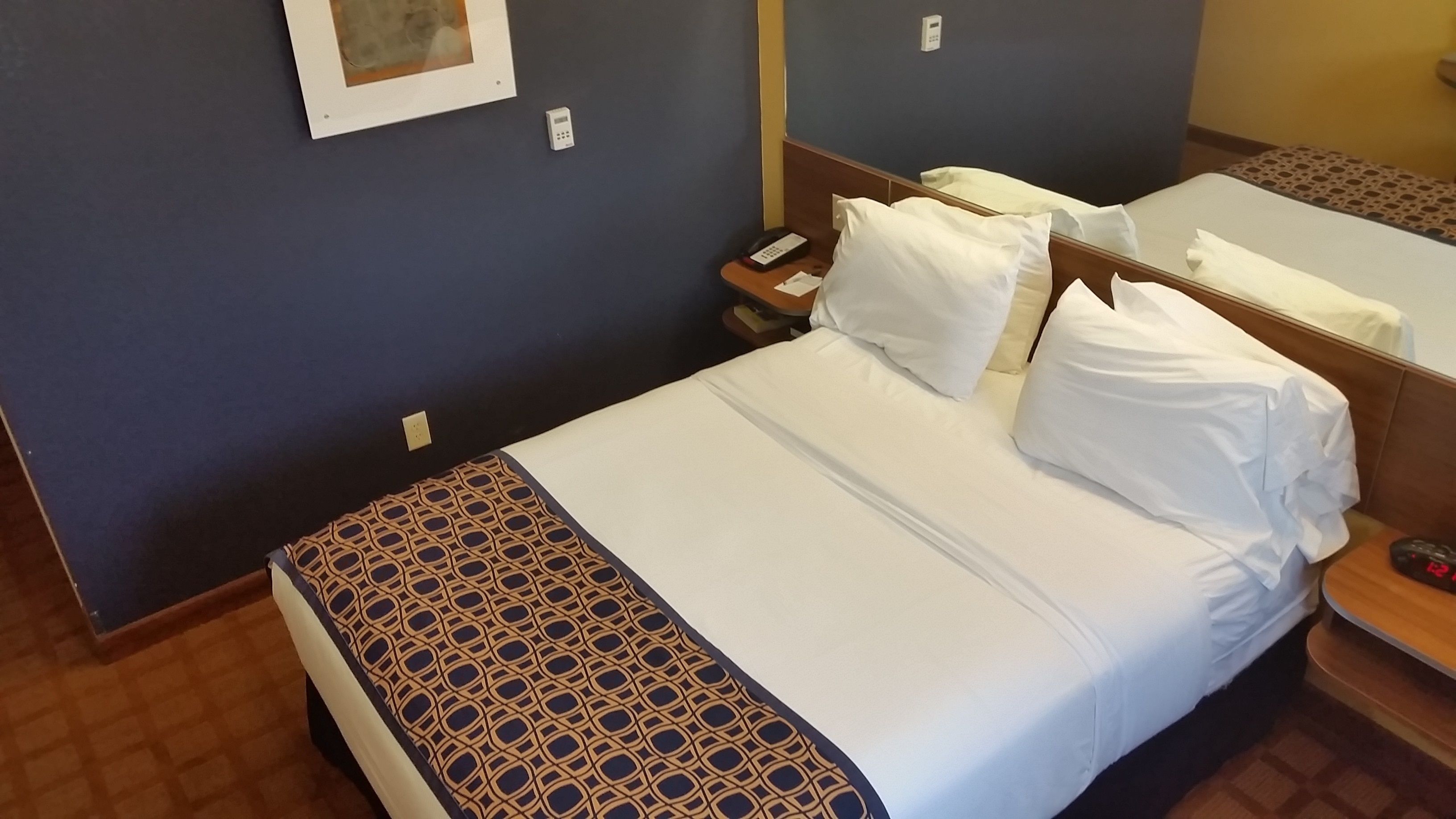 desk, free cots/infant beds, rollaway beds, free wifi