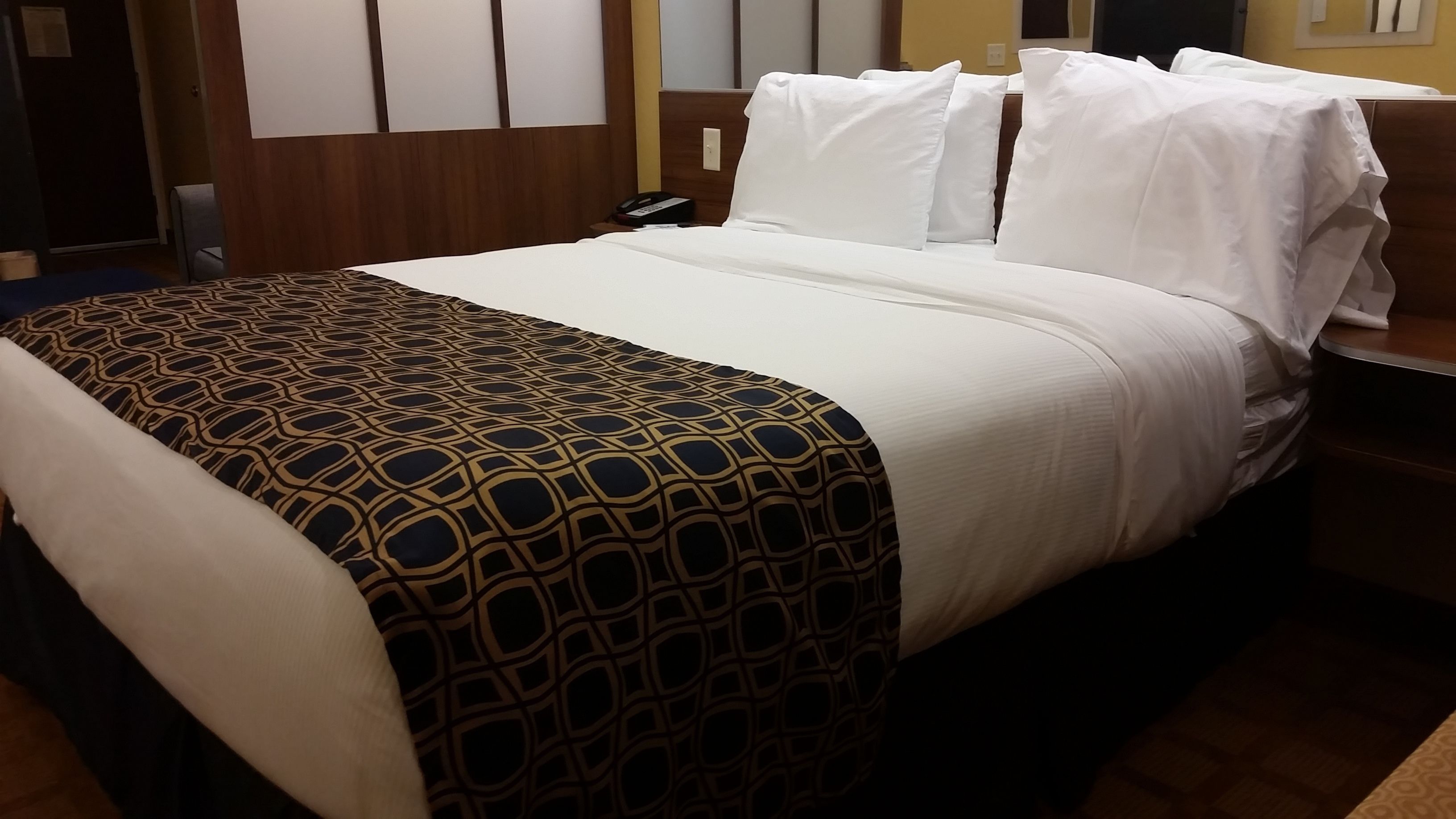 desk, free cots/infant beds, rollaway beds, free wifi