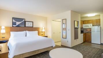 Studio Suite, 1 Tempat Tidur King, dapur | 1 kamar tidur, brankas, dan dilengkapi dengan perabotan berbeda-beda
