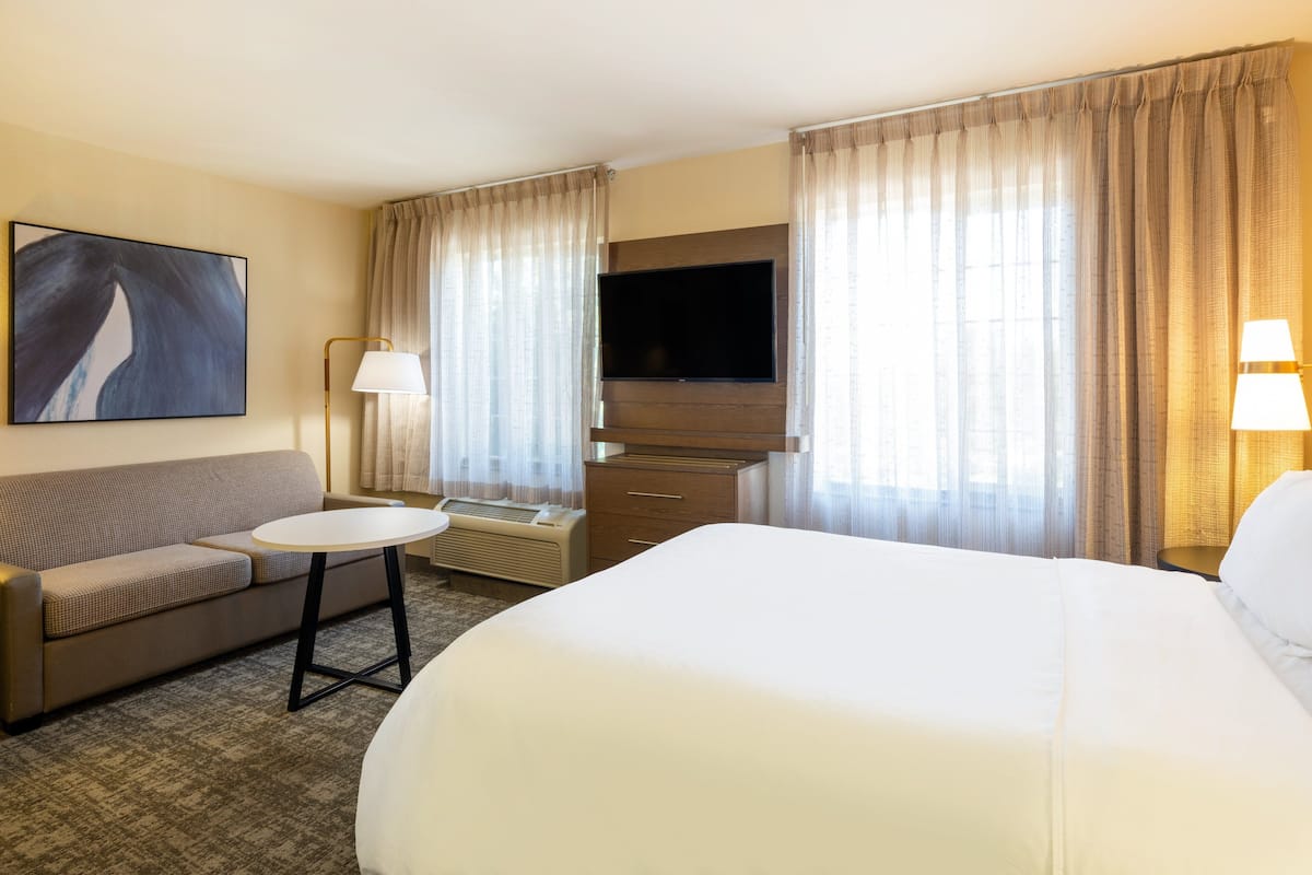 Studio Suite, 1 Queen Bed, Kitchen | 1 bedroom, in-room safe, individually furnished, desk