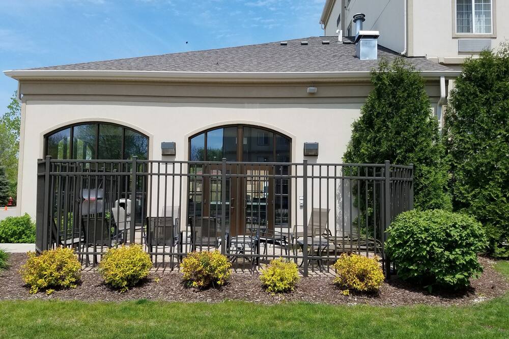 luxury hotels in Brookfield, Wi