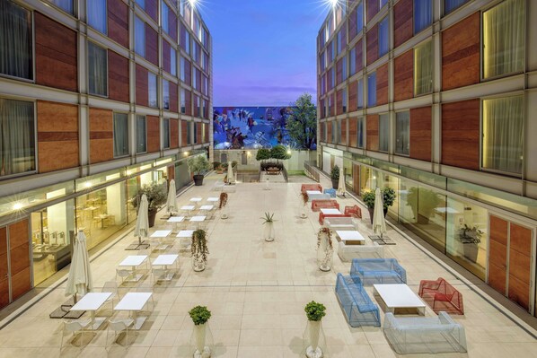 Terrace/patio - DoubleTree by Hilton Milan (Milan)