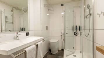 Standard Twin Accessible Room | Bathroom | Rainfall showerhead, designer toiletries, hair dryer, slippers