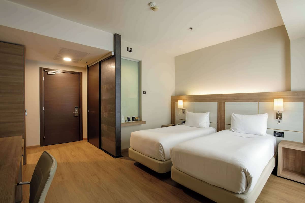 Premium bedding, down comforters, minibar, in-room safe