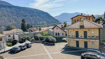 Parking sans voiturier (20 EUR par jour)