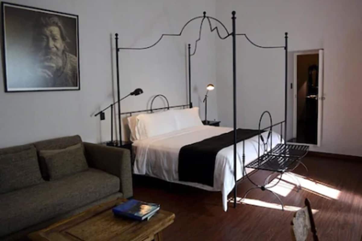 Suite, 1 letto king, idromassaggio | 1 camera, una cassaforte in camera, lenzuola