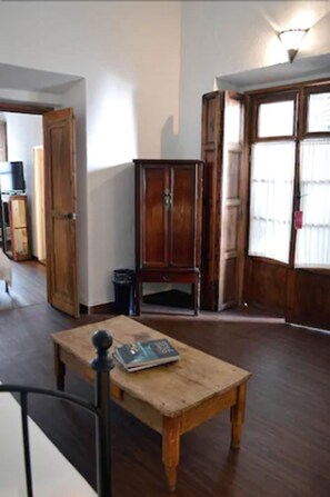 Junior suite, 1 slaapkamer | Een kluis op de kamer, beddengoed