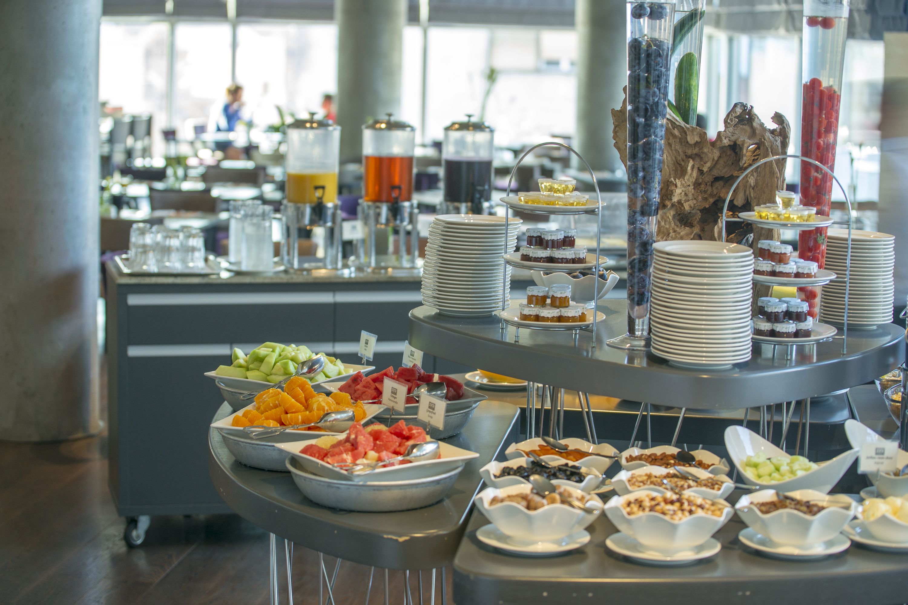 Bữa sáng buffet hàng ngày (10 EUR/mỗi người) 