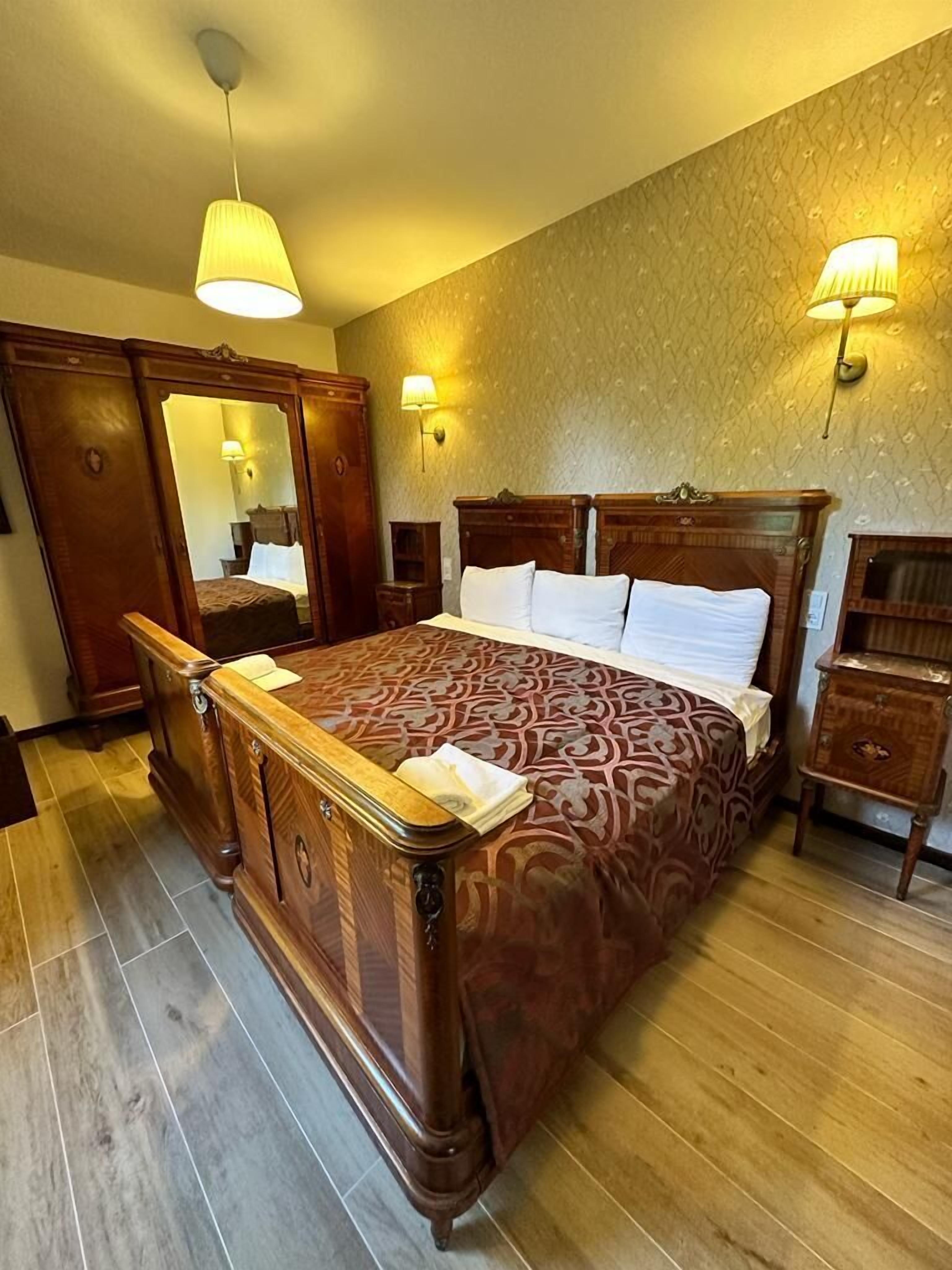 junior suite | 1 bedroom, minibar, in-room safe, wifi