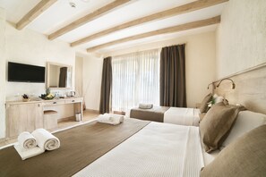 Minibar, in-room safe, WiFi, bed sheets