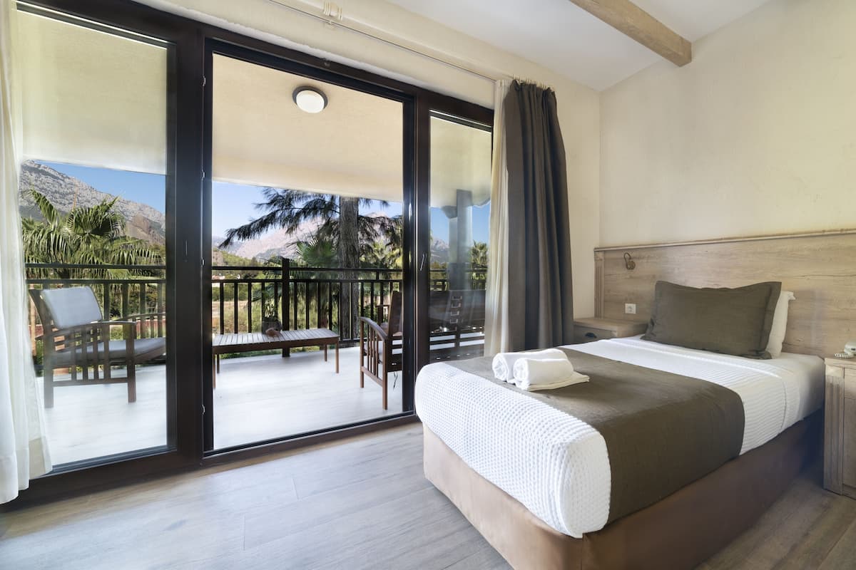 Forest Room | Mountain view