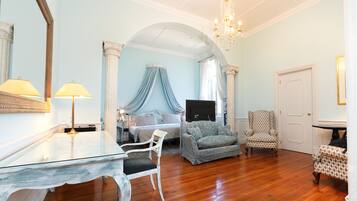 Standard Suite | Minibar, in-room safe, rollaway beds, free WiFi