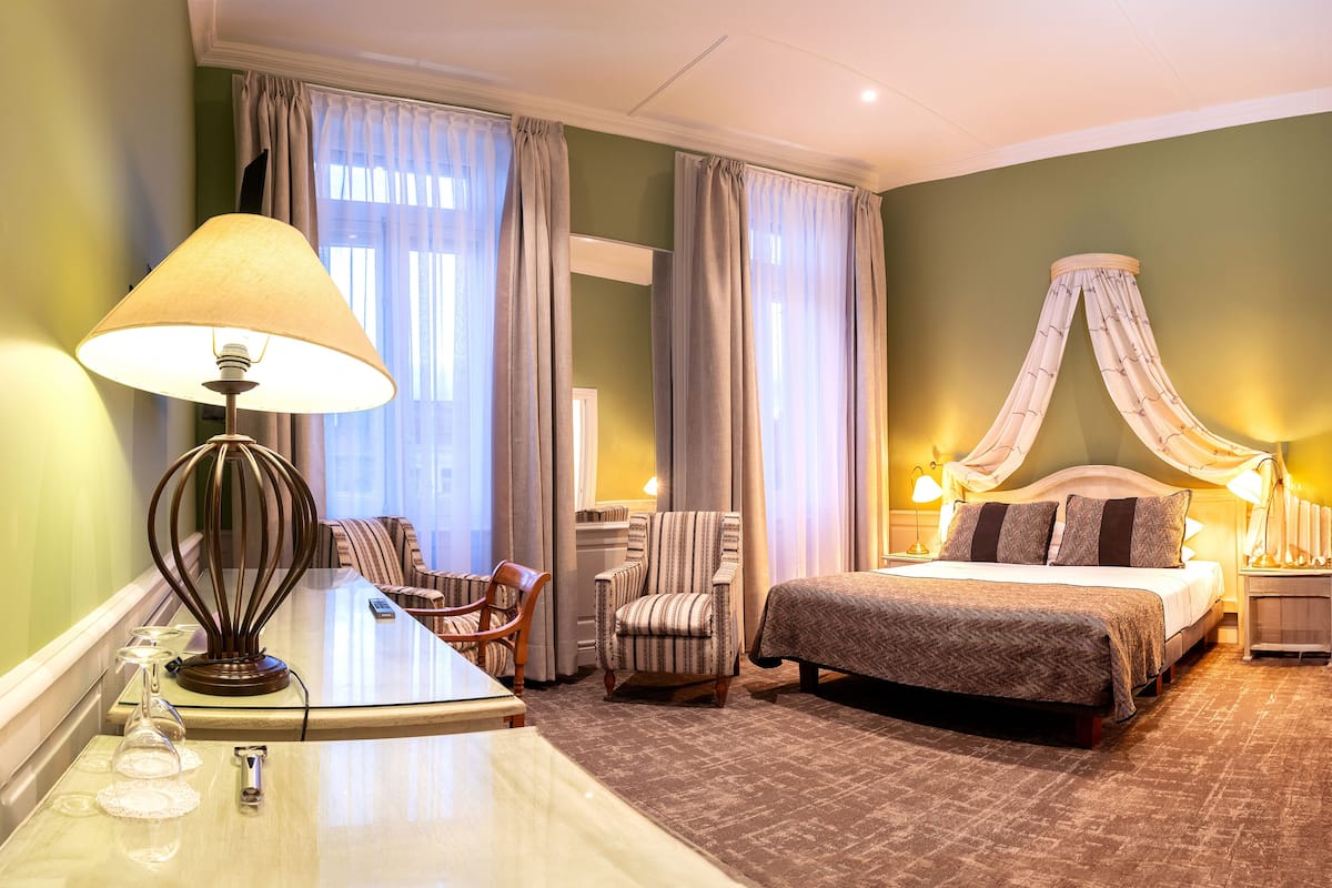 standard suite | minibar, in-room safe, rollaway beds, free wifi