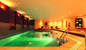 Indoor pool, outdoor pool, pool loungers - Hotel Augustiner Kloster (Hillesheim)