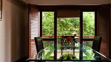 Ropa de cama de alta calidad y minibar