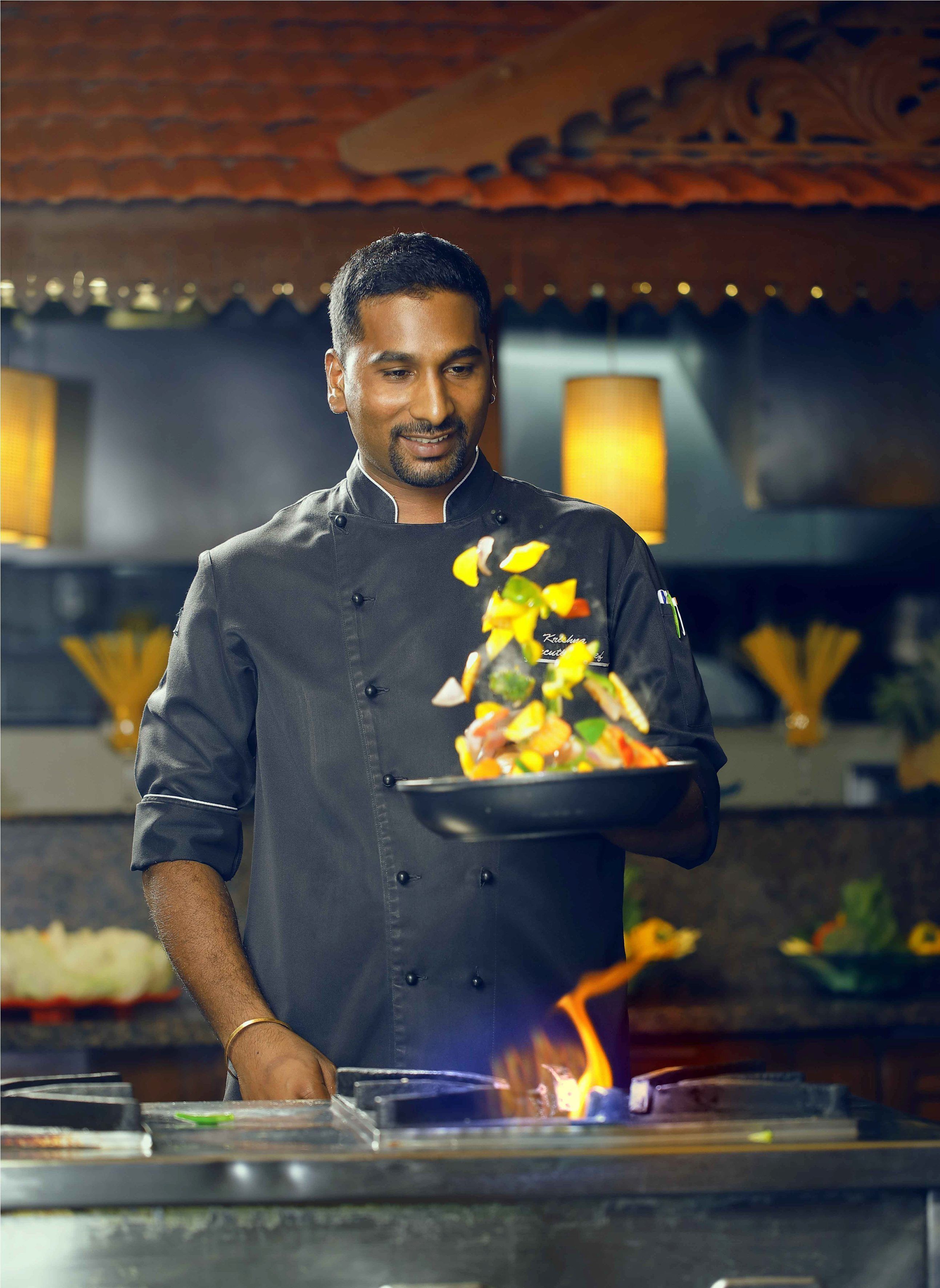 2 restaurants, lunch, dinner served; indian cuisine