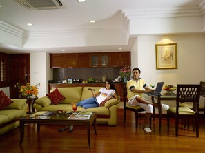 43-英寸LED 电视 （配备卫星频道）、电视