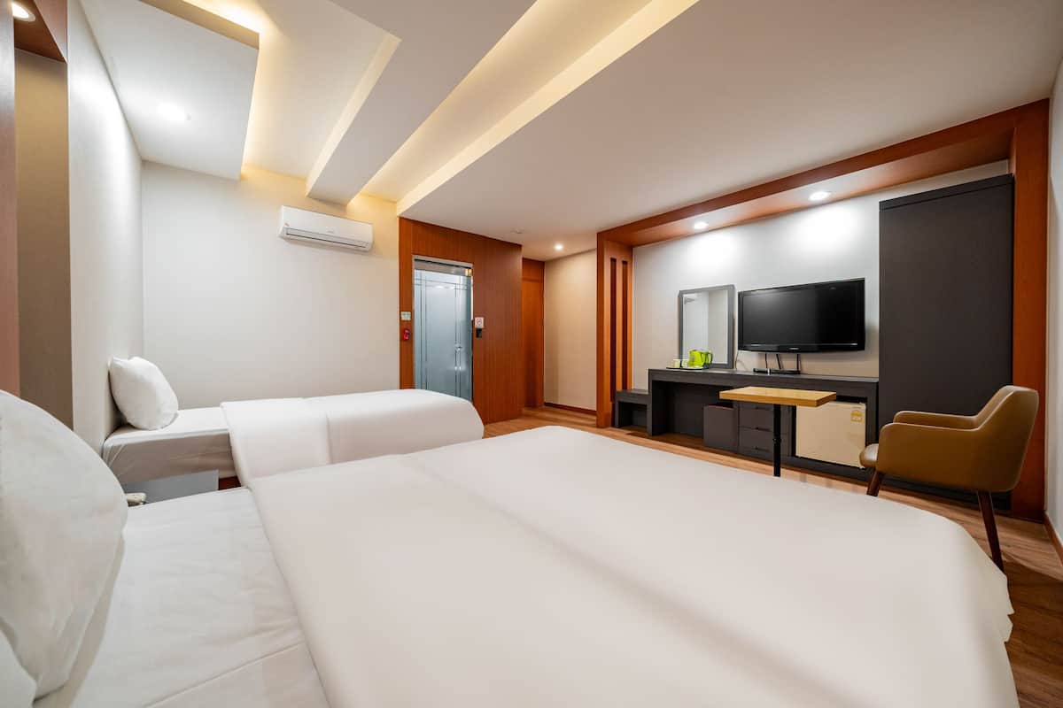 Premier Twin Room | Premium bedding, down duvets, memory-foam beds, individually decorated