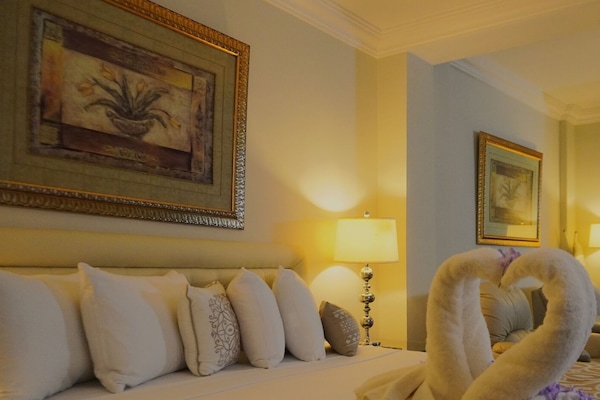 Suite | Iron/ironing board (on request), WiFi (free), bed sheets
