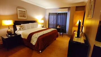 Habitación individual | Tabla de planchar con plancha, wifi gratis y ropa de cama