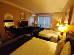 Chambre Double | Fer et planche Ă repasser, Wi-Fi gratuit, draps fournis