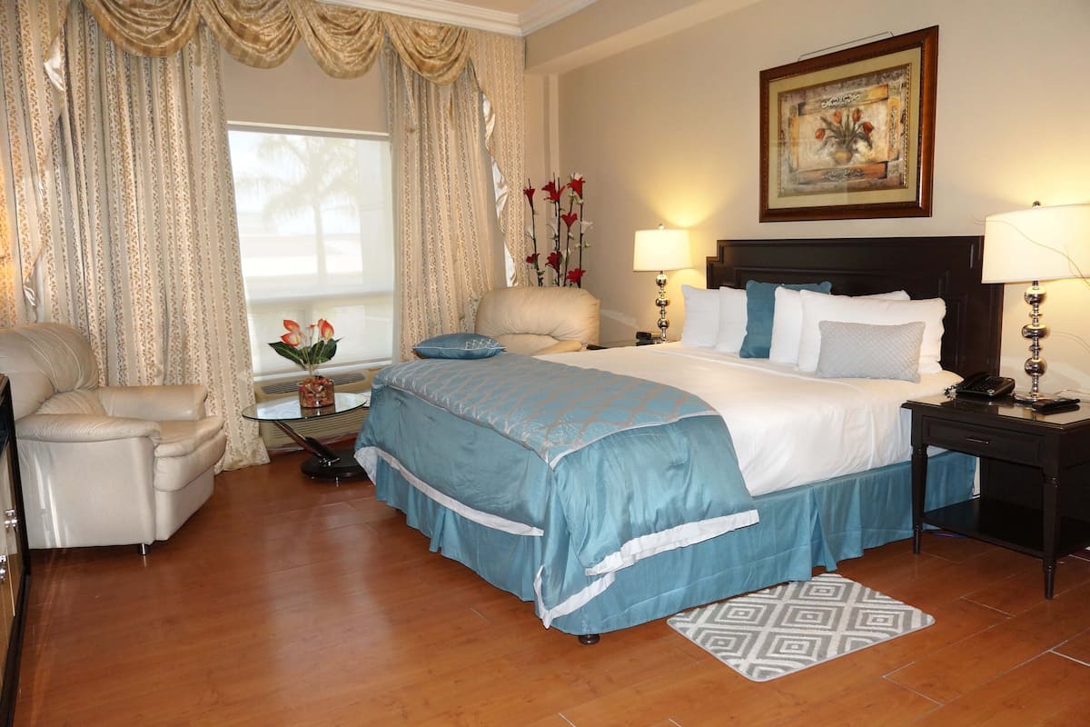 Suite | Tabla de planchar con plancha, wifi gratis y ropa de cama