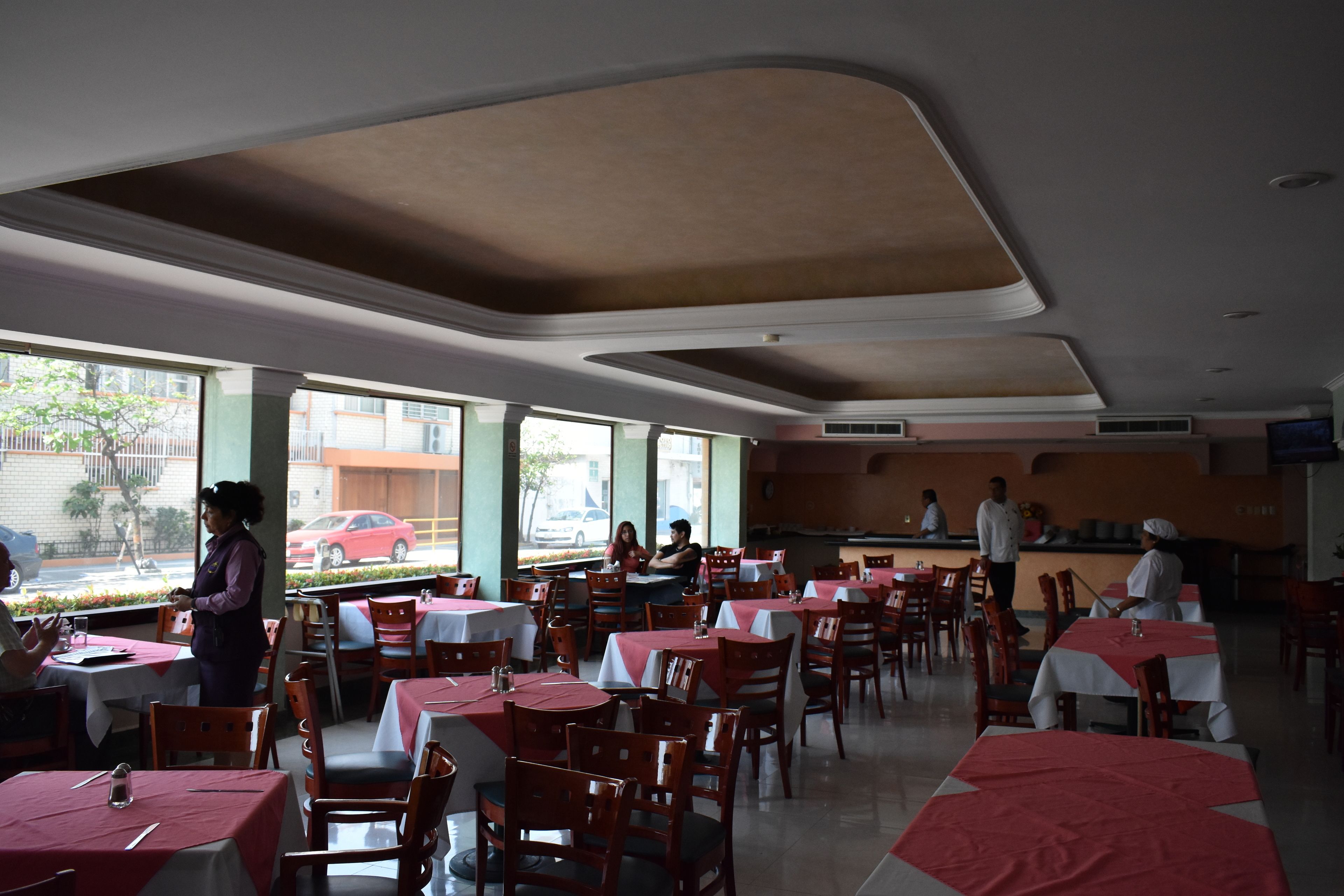 Buffet breakfast on weekends (MXN 245 per person)