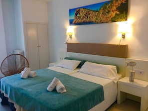 In-room safe, desk, blackout drapes, iron/ironing board - Miramar Hotel Soller (Sóller)