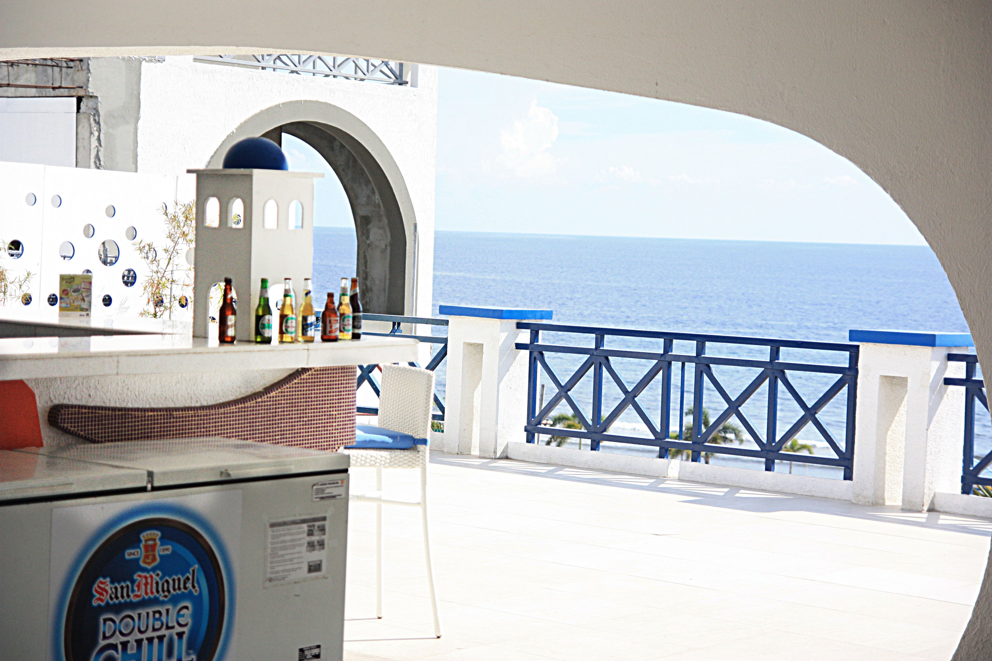 3 bars/lounges, tapas bar