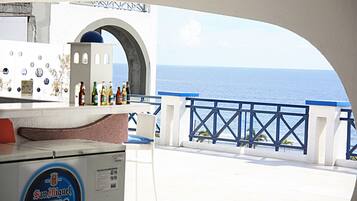 3 bars/lounges, tapas bar