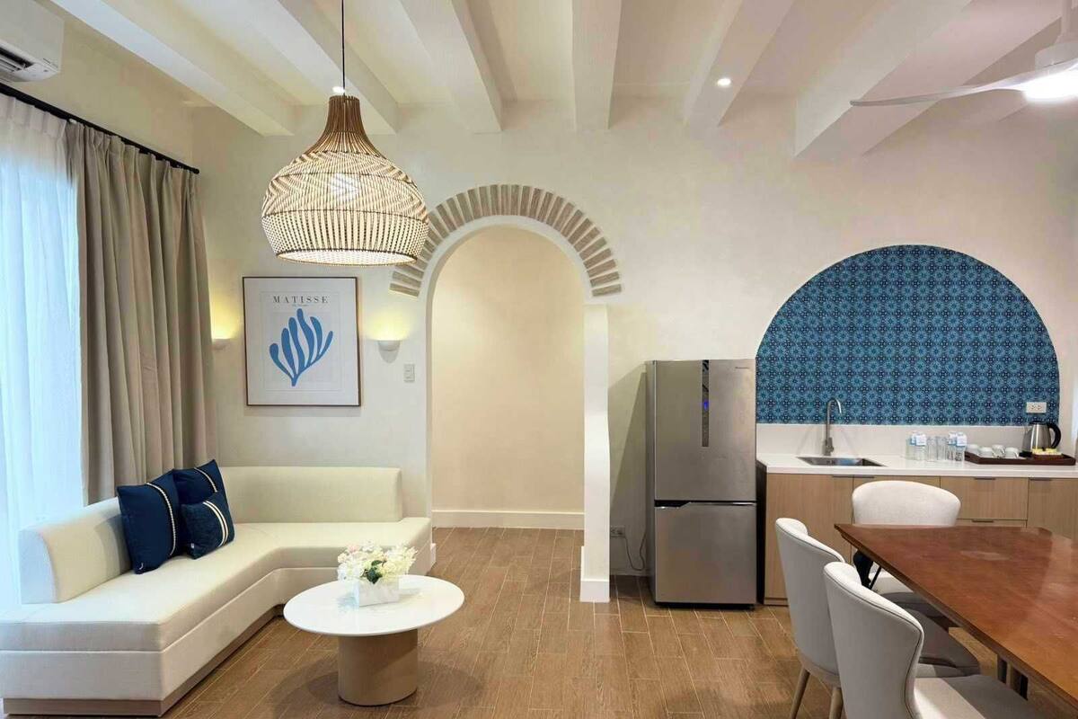2 Bedroom Santorini Villa | 객실 내 금고, 책상, 암막 커튼, 다리미/다리미판