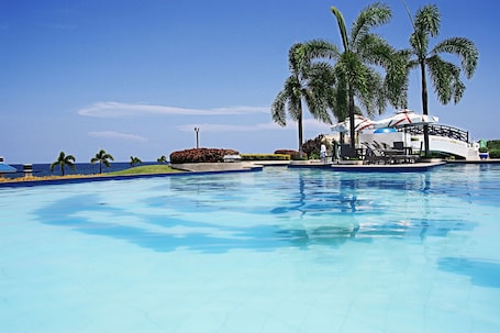 Outdoor pool, pool umbrellas, sun loungers