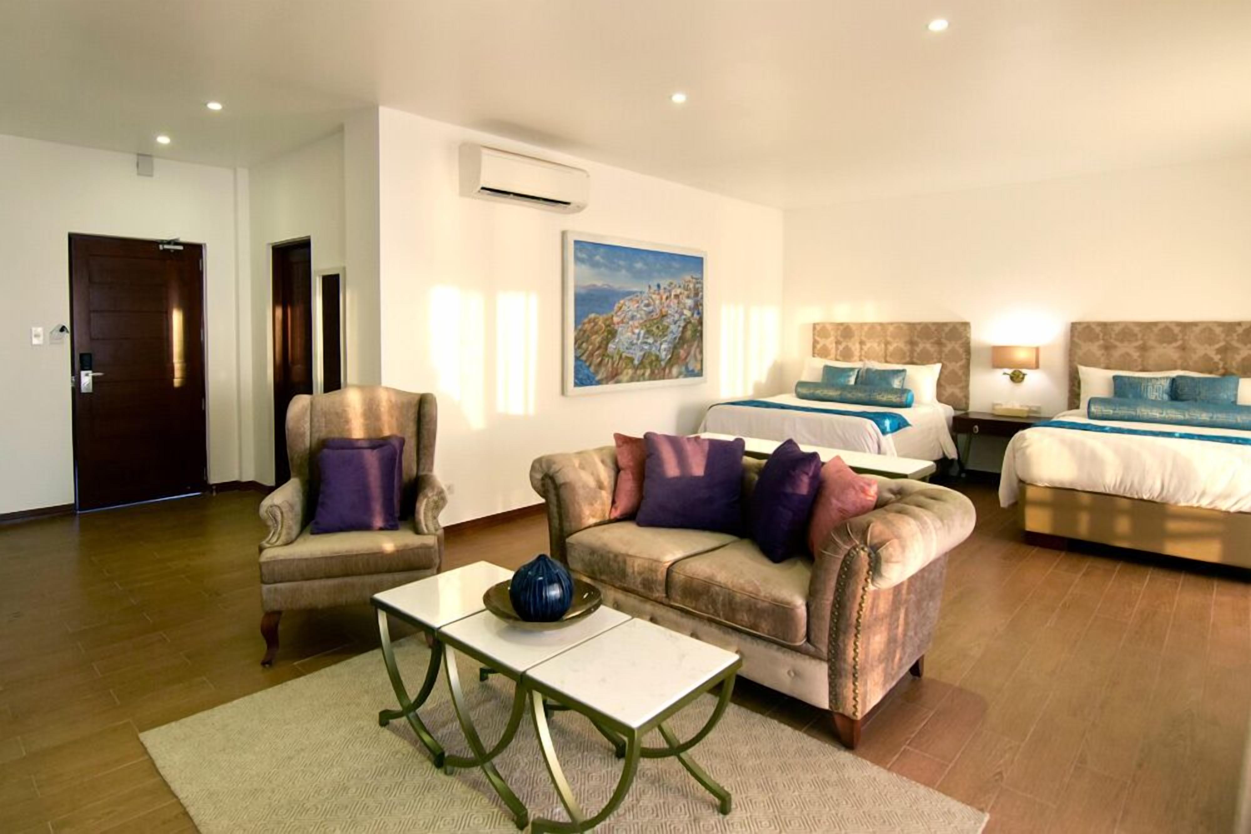 Executive Suite | In-room safe, desk, blackout drapes, free WiFi