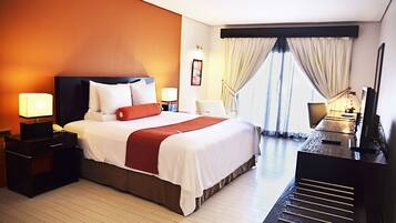 In-room safe, desk, blackout curtains, free WiFi