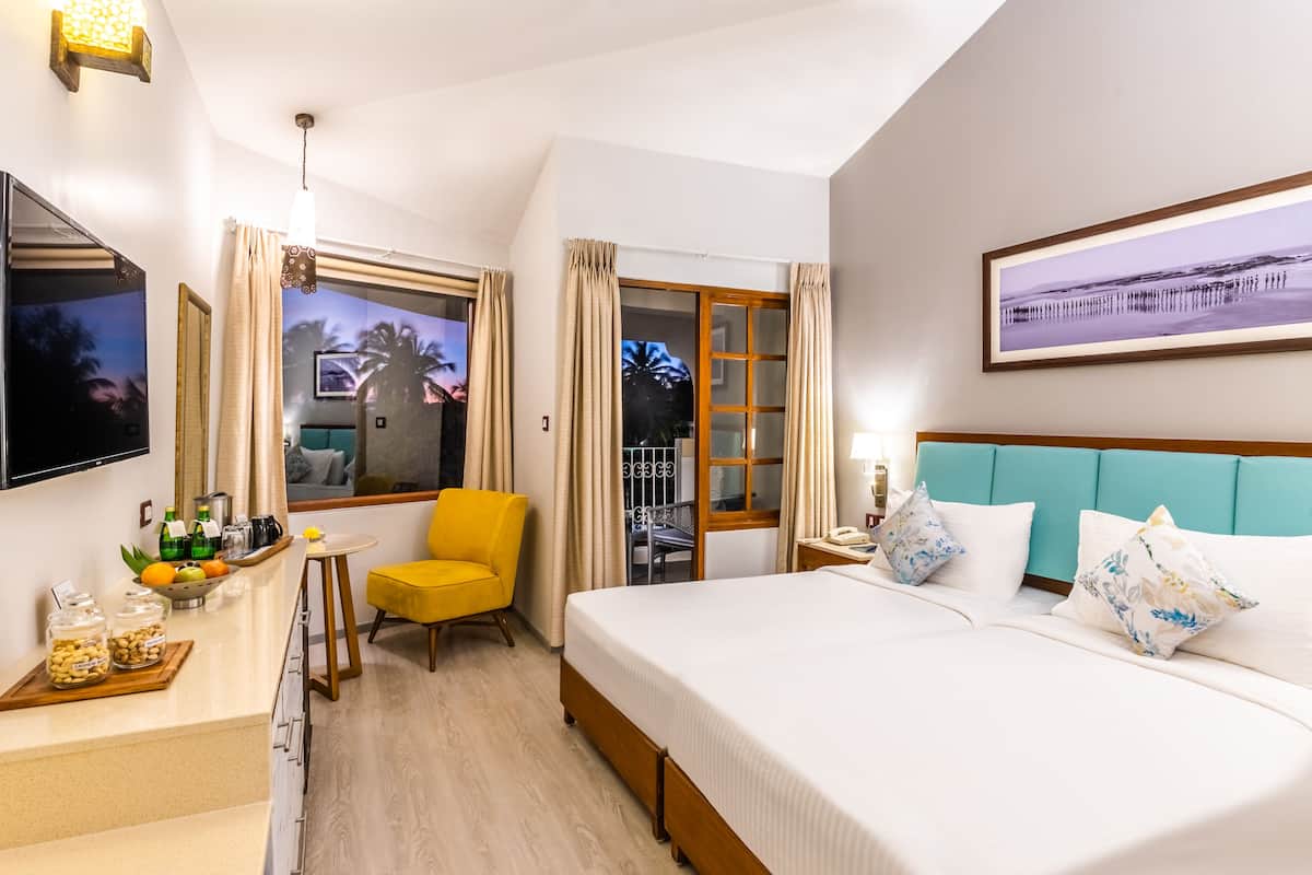 Superior Room With Complimentary In-House Entertainment & 15% Off On FnB,Spa & Laundry | Ropa de cama de alta calidad, edredón y camas con efecto memoria