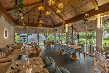 3 restaurants servant le petit déjeuner, le déjeuner et le dîner. Heritage Village Resort & Spa Goa
