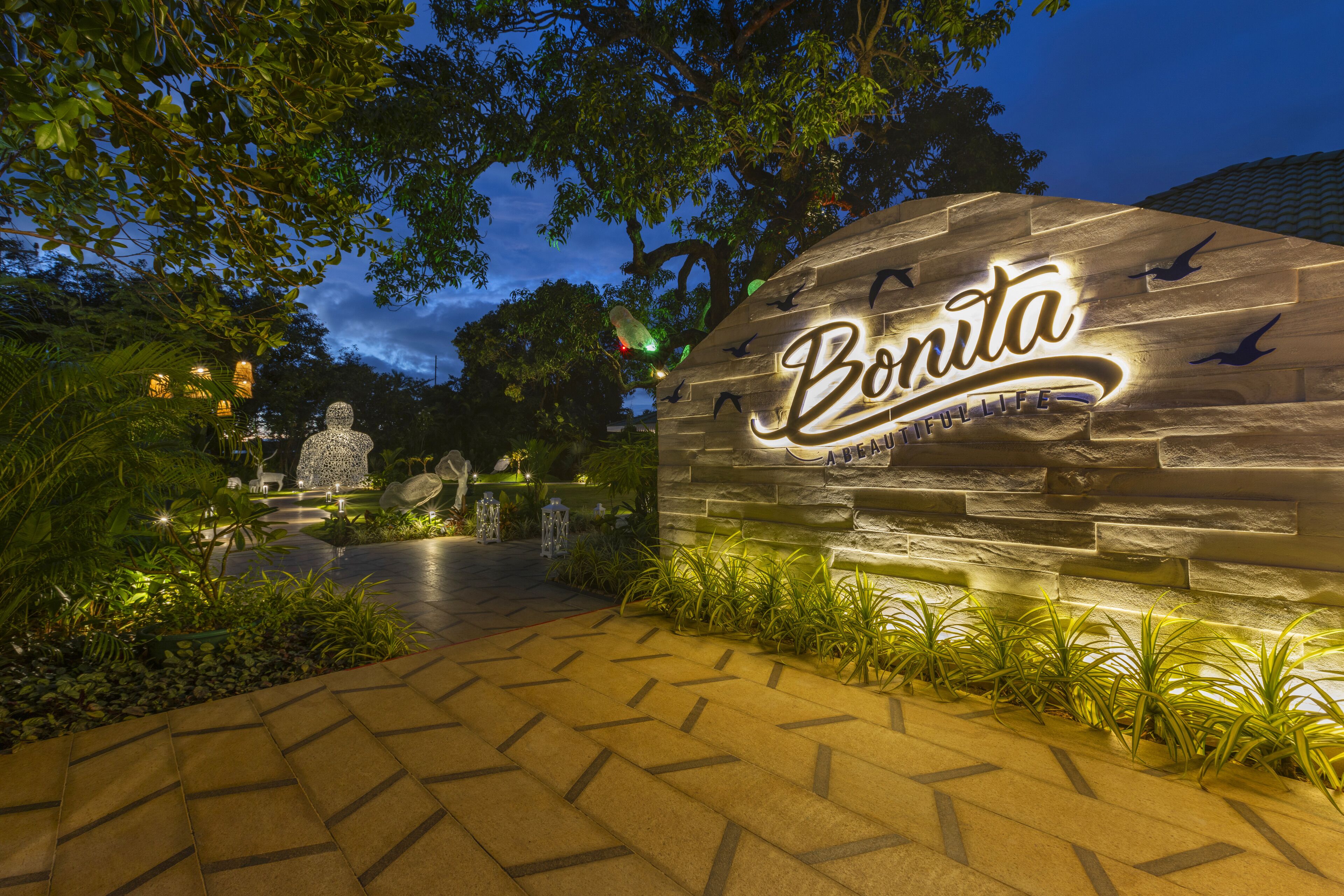 3 nhà hàng, phục vụ bữa sáng 