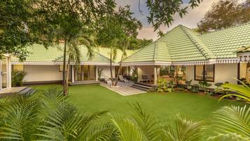 Body treatments, aromatherapy, hot stone massages, deep-tissue massages