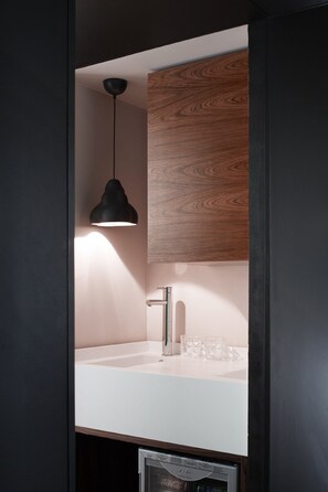 Large Mama Double | 高档床上用品、客房内保险箱、特色装修、办公桌