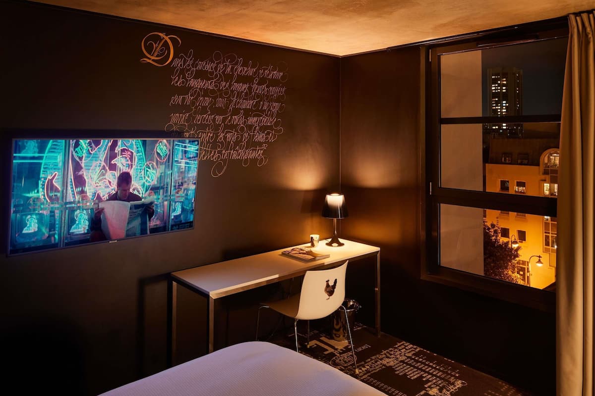 Double Room, 1 Double Bed (Small Mama) | Premium bedding, in-room safe, desk, soundproofing