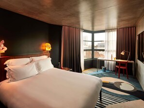 ダブルルーム ダブルベッド 1 台 (Large Mama) | 高級寝具、セーフティボックス (室内)、客室ごとに異なる装飾、デスク