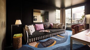 Huone, 1 parisänky, terassi (XL Mama) | Oleskelualue | 27–tuumainen taulutelevisio, jossa kaapelikanavat