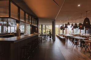 Garden views, serves lunch and dinner - Bold Campus (Königstein im Taunus)