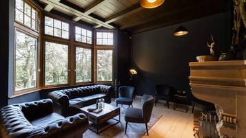 vue sur le jardin, sert le déjeuner et le dßner