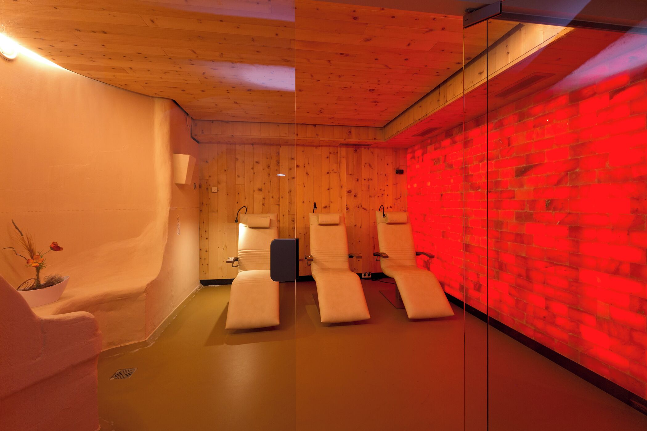 Sauna, Warmsteinmassagen, Tiefengewebe-Massagen