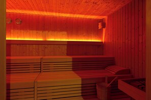 Sauna seca, massagens com pedras quentes, massagens musculares profundas