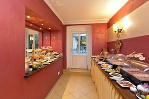 Daily buffet breakfast for a fee - Hotel Harmonie (Waren (Müritz))