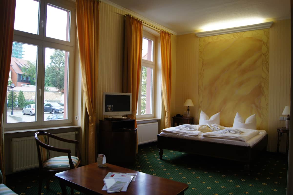 Comfort tweepersoonskamer | Hypoallergeen beddengoed, een minibar, een kluis op de kamer